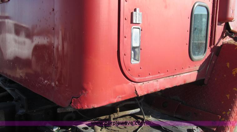 image for item E3681 1980 International 1840 Paystar semi truck