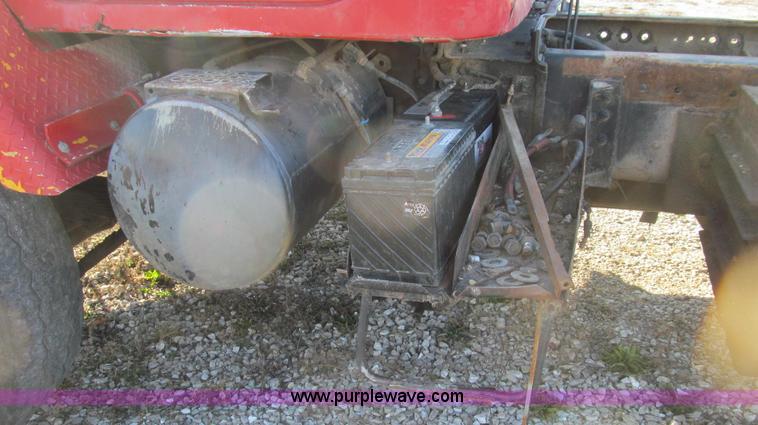 image for item E3681 1980 International 1840 Paystar semi truck