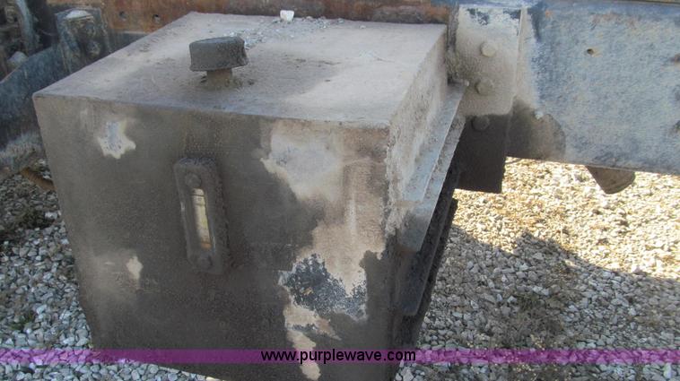 image for item E3681 1980 International 1840 Paystar semi truck