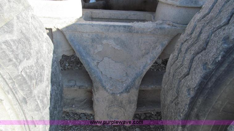 image for item E3681 1980 International 1840 Paystar semi truck