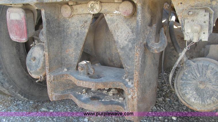 image for item E3681 1980 International 1840 Paystar semi truck