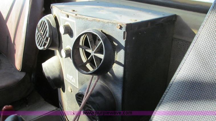 image for item E3681 1980 International 1840 Paystar semi truck