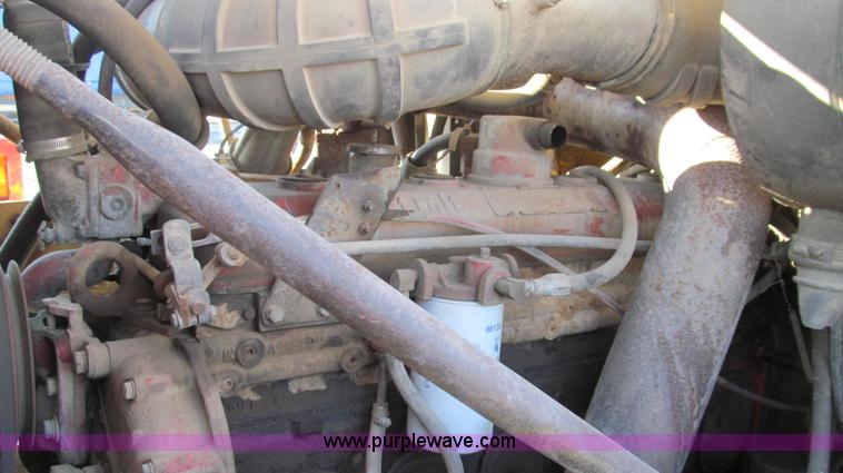 image for item E3681 1980 International 1840 Paystar semi truck