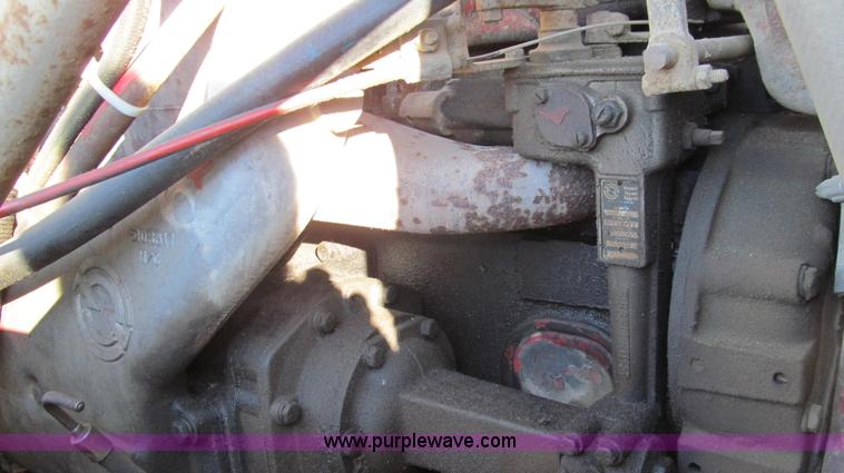 image for item E3681 1980 International 1840 Paystar semi truck