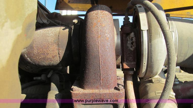 image for item E3681 1980 International 1840 Paystar semi truck