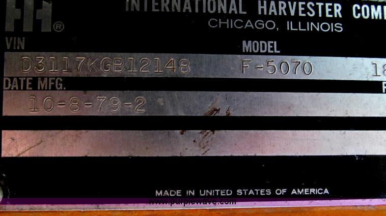 image for item E3681 1980 International 1840 Paystar semi truck