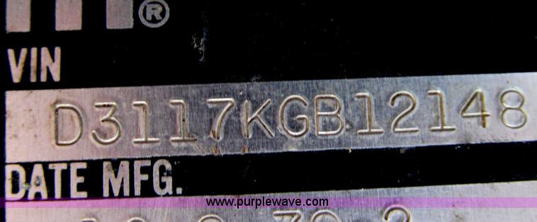 image for item E3681 1980 International 1840 Paystar semi truck