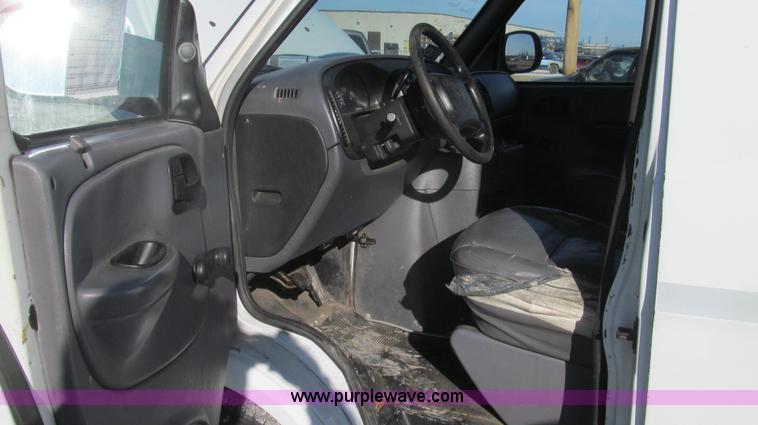 image for item E3682 2000 Dodge Ram 2500 cargo van