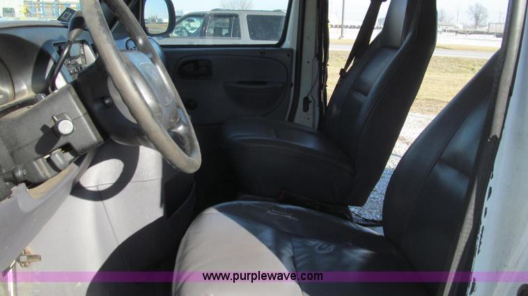 image for item E3682 2000 Dodge Ram 2500 cargo van