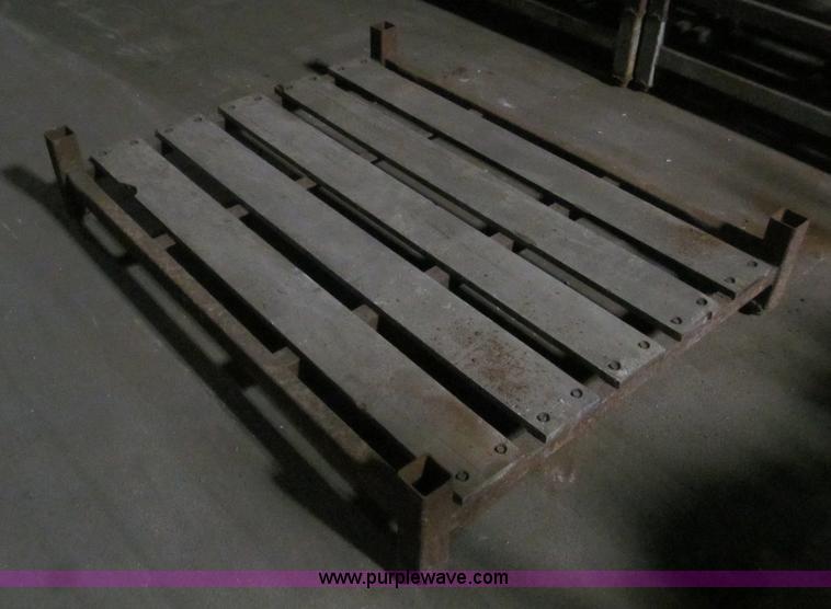 image for item E5879 Industrial steel pallet racking
