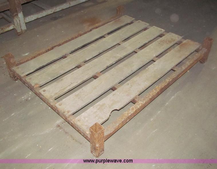image for item E5879 Industrial steel pallet racking