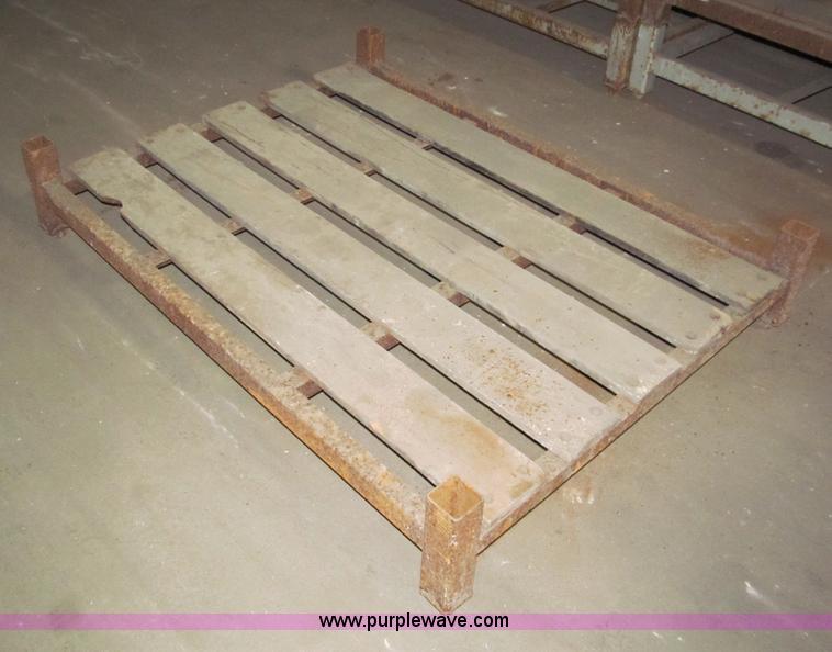 image for item E5879 Industrial steel pallet racking