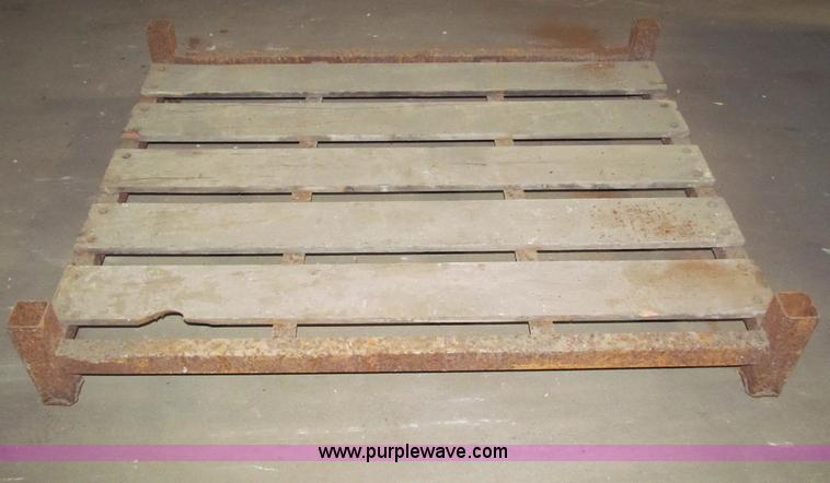 image for item E5879 Industrial steel pallet racking