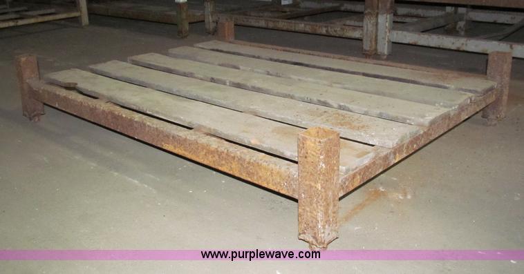image for item E5879 Industrial steel pallet racking