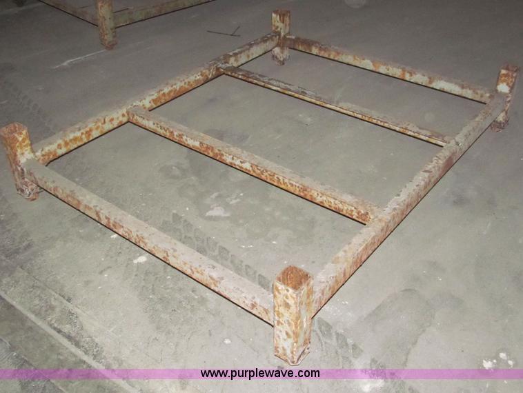 image for item E5879 Industrial steel pallet racking