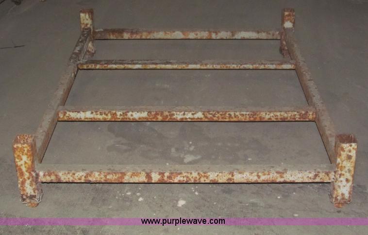 image for item E5879 Industrial steel pallet racking