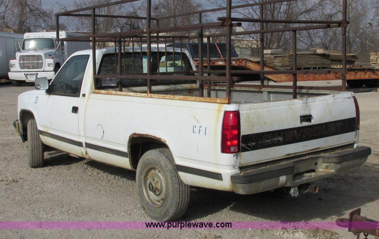 image for item E7033 1990 Chevrolet Scottsdale 2500 pickup truck