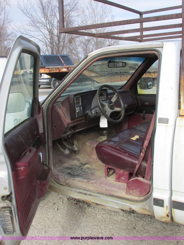 image for item E7033 1990 Chevrolet Scottsdale 2500 pickup truck