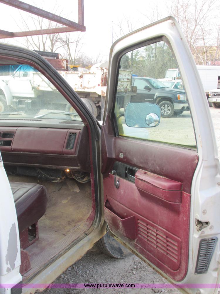 image for item E7033 1990 Chevrolet Scottsdale 2500 pickup truck