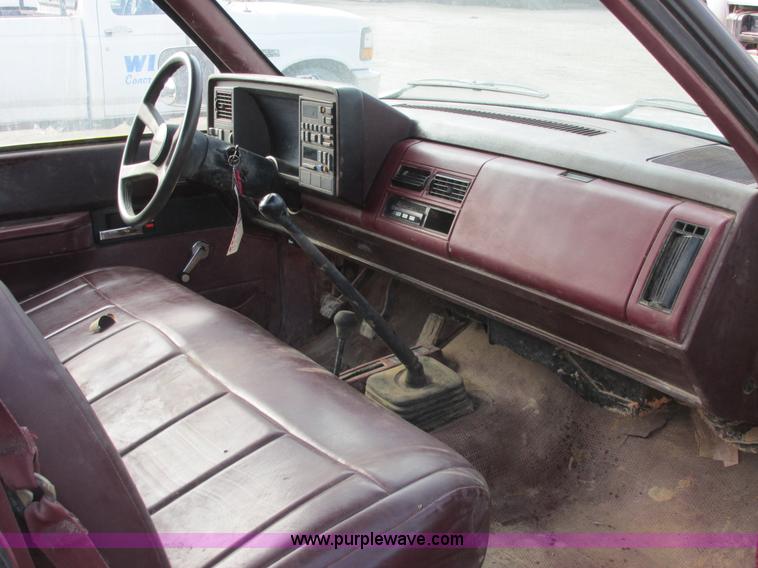 image for item E7033 1990 Chevrolet Scottsdale 2500 pickup truck