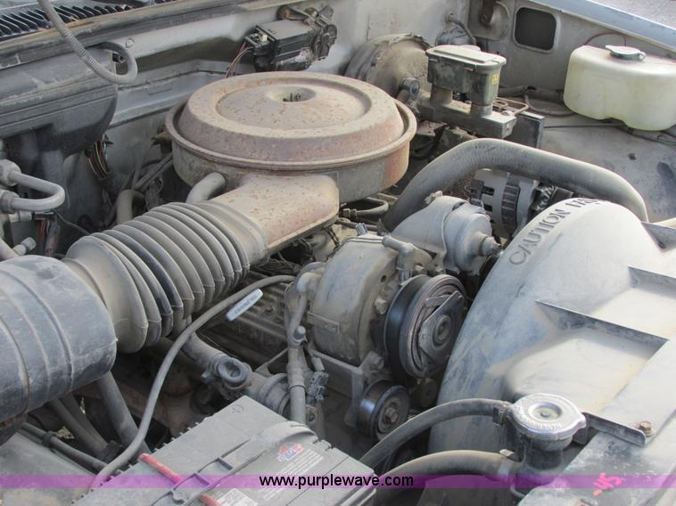 image for item E7033 1990 Chevrolet Scottsdale 2500 pickup truck