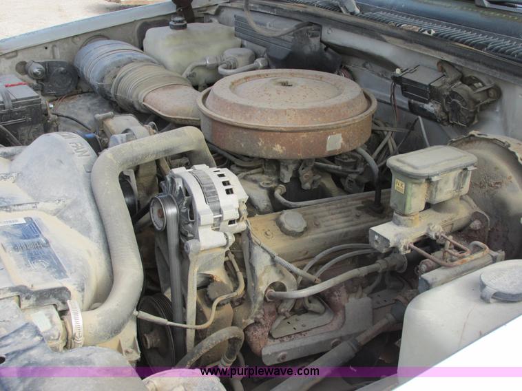 image for item E7033 1990 Chevrolet Scottsdale 2500 pickup truck