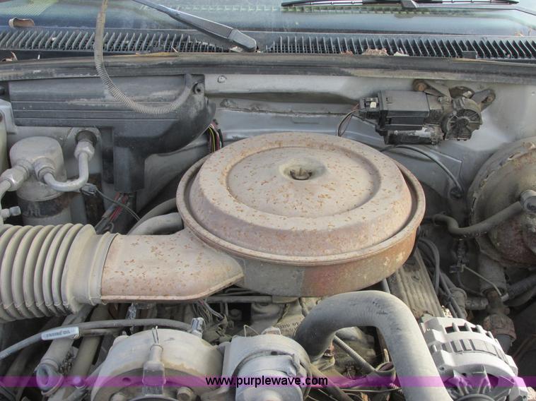 image for item E7033 1990 Chevrolet Scottsdale 2500 pickup truck