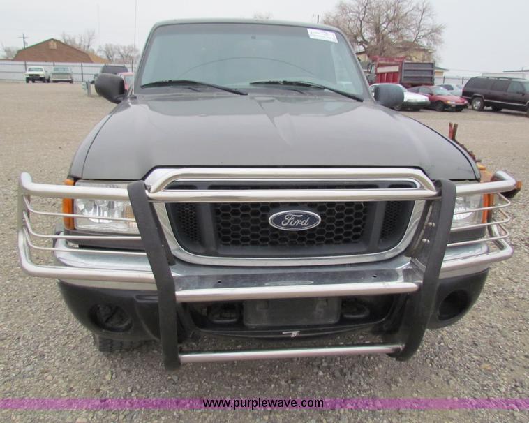 image for item E8291 2004 Ford Ranger XLT SuperCab flatbed pickup truck