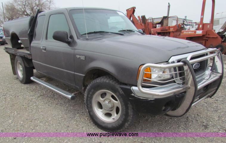 image for item E8291 2004 Ford Ranger XLT SuperCab flatbed pickup truck