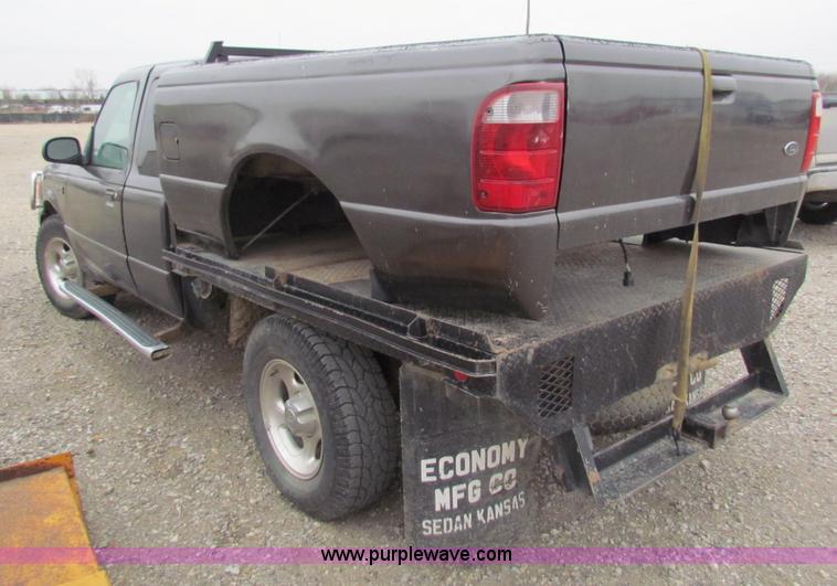 image for item E8291 2004 Ford Ranger XLT SuperCab flatbed pickup truck