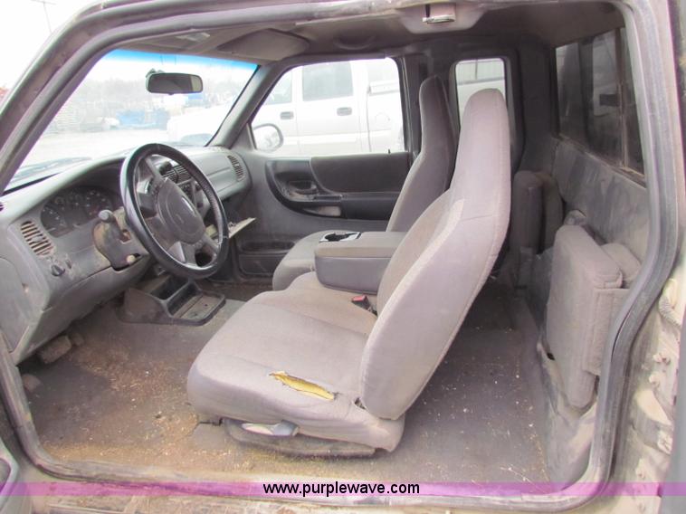 image for item E8291 2004 Ford Ranger XLT SuperCab flatbed pickup truck