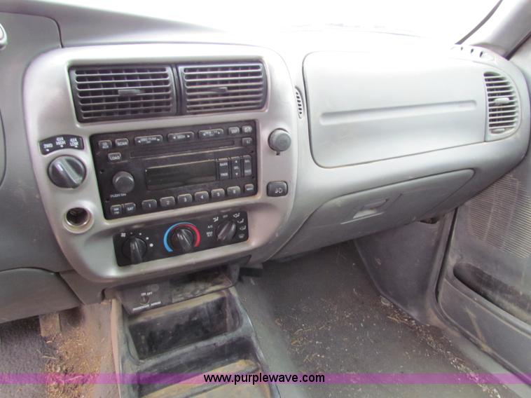 image for item E8291 2004 Ford Ranger XLT SuperCab flatbed pickup truck