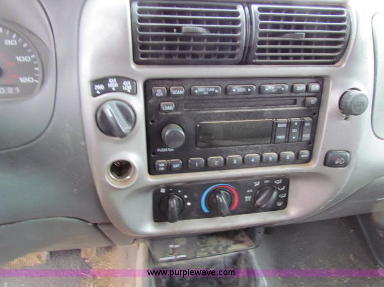 image for item E8291 2004 Ford Ranger XLT SuperCab flatbed pickup truck