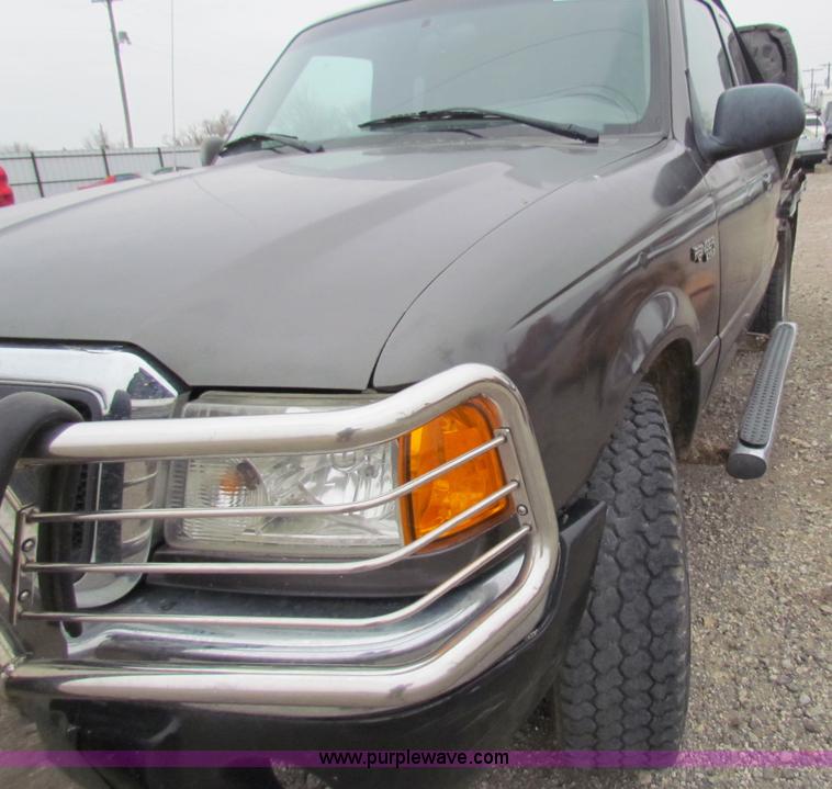 image for item E8291 2004 Ford Ranger XLT SuperCab flatbed pickup truck