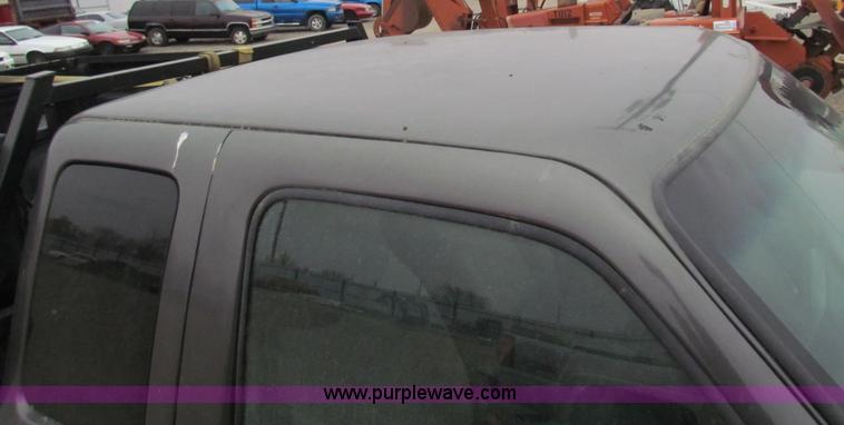 image for item E8291 2004 Ford Ranger XLT SuperCab flatbed pickup truck