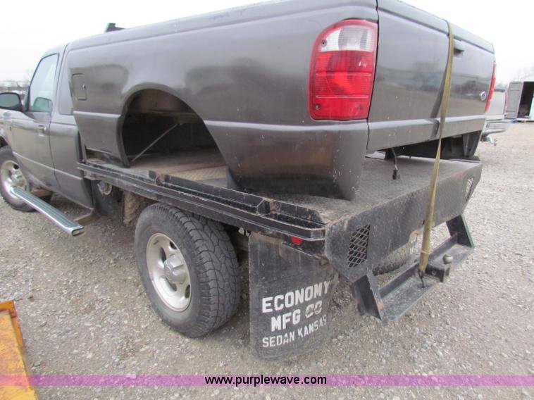 image for item E8291 2004 Ford Ranger XLT SuperCab flatbed pickup truck