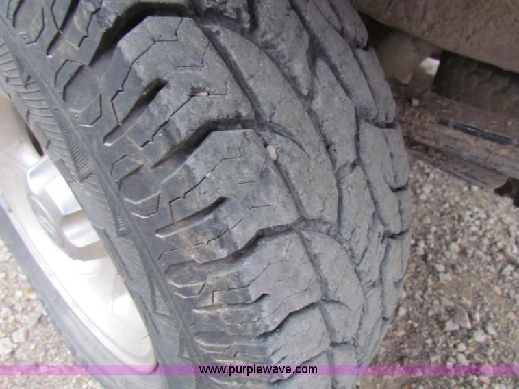 image for item E8291 2004 Ford Ranger XLT SuperCab flatbed pickup truck