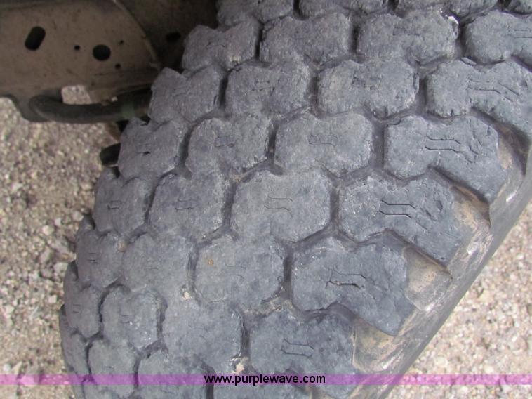 image for item E8291 2004 Ford Ranger XLT SuperCab flatbed pickup truck