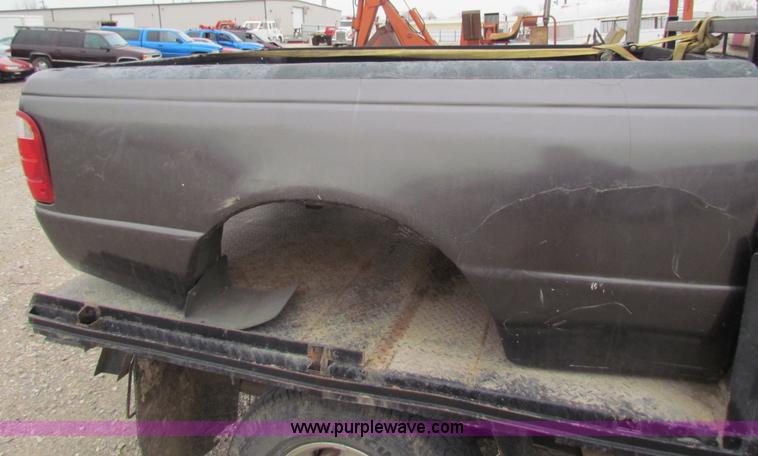 image for item E8291 2004 Ford Ranger XLT SuperCab flatbed pickup truck