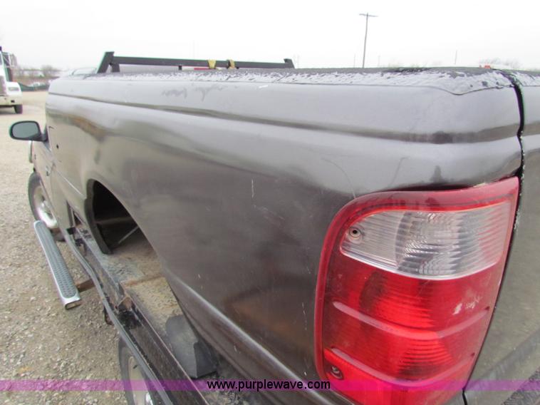 image for item E8291 2004 Ford Ranger XLT SuperCab flatbed pickup truck