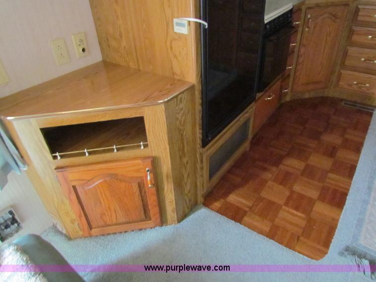 image for item E8297 1991 Travel Supreme fifth wheel camper