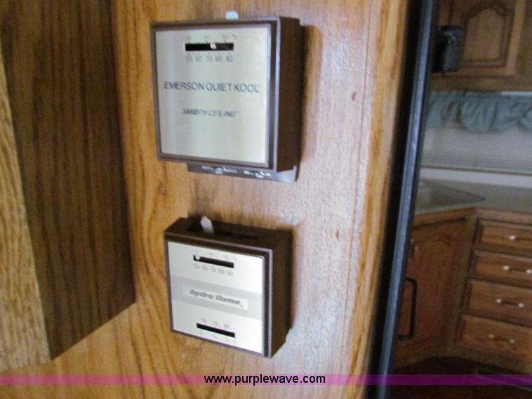 image for item E8297 1991 Travel Supreme fifth wheel camper