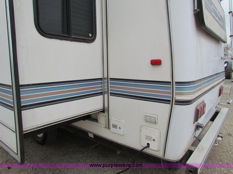 image for item E8297 1991 Travel Supreme fifth wheel camper