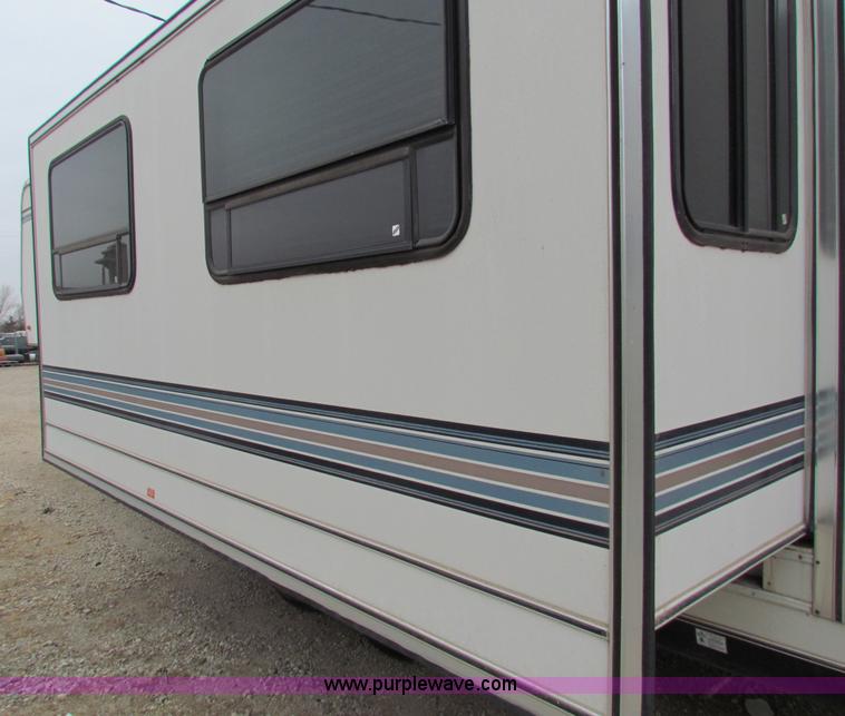 image for item E8297 1991 Travel Supreme fifth wheel camper