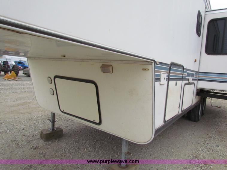 image for item E8297 1991 Travel Supreme fifth wheel camper