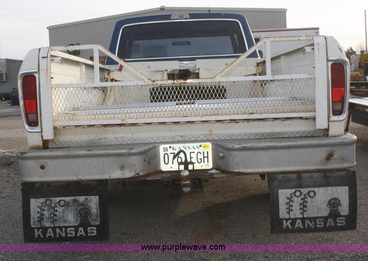 image for item F2839 1977 Ford F250 SuperCab pickup truck