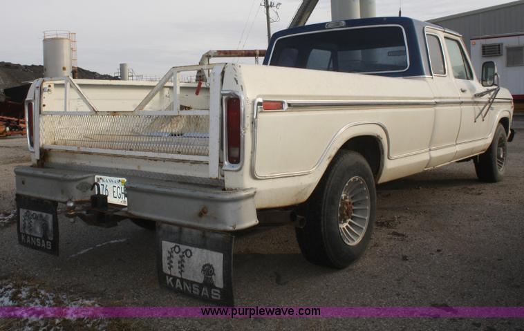 image for item F2839 1977 Ford F250 SuperCab pickup truck