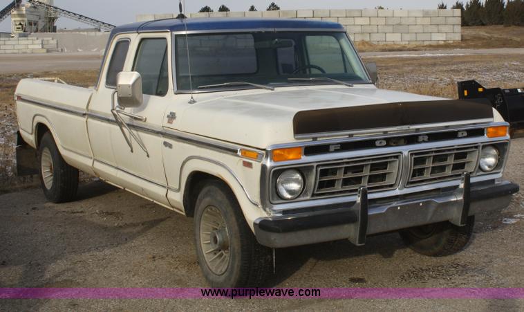 image for item F2839 1977 Ford F250 SuperCab pickup truck