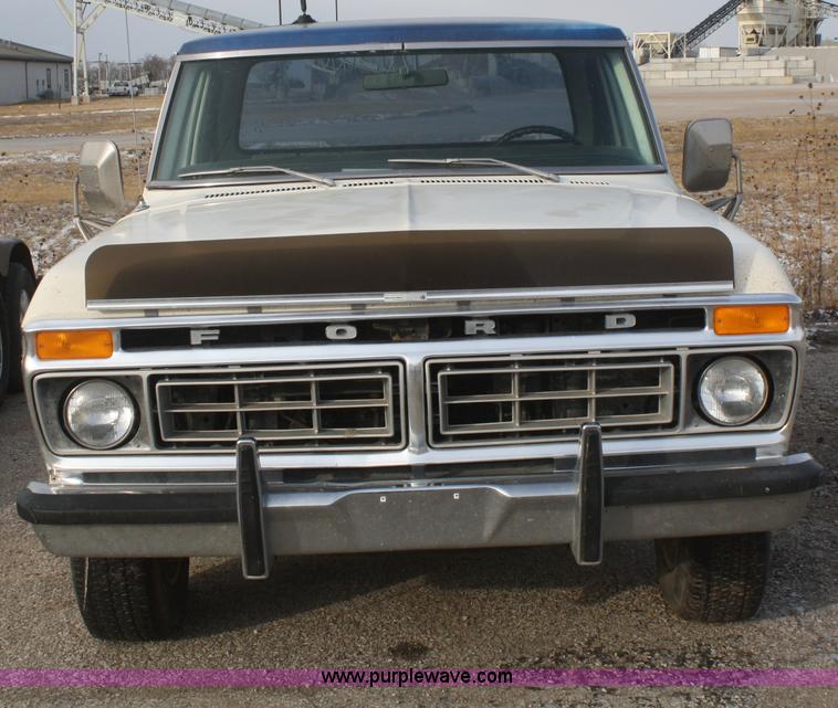 image for item F2839 1977 Ford F250 SuperCab pickup truck
