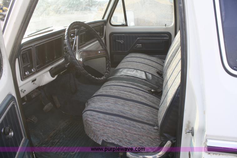 image for item F2839 1977 Ford F250 SuperCab pickup truck